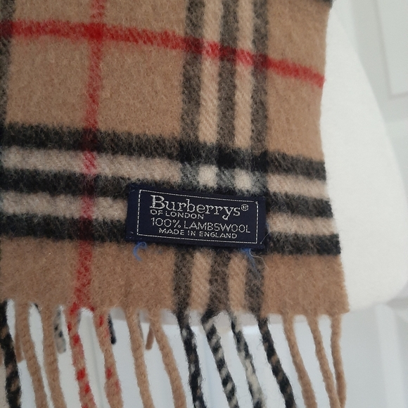 Burberry\'s scarf